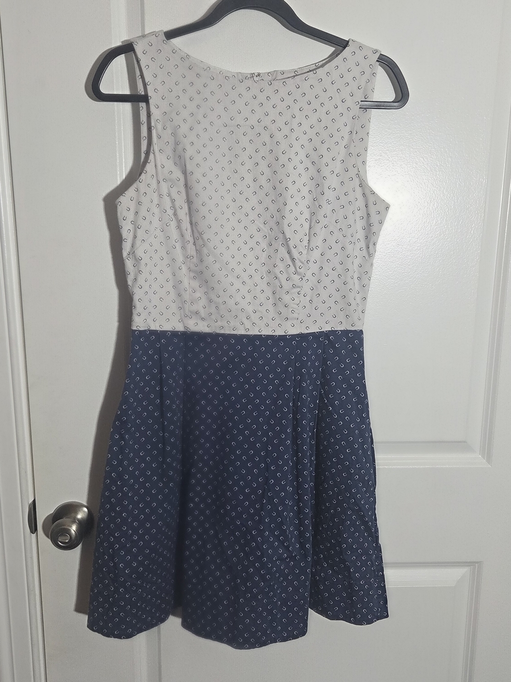 Serena & Lily Classic Sleeveless Horseshoe Dress Size 6